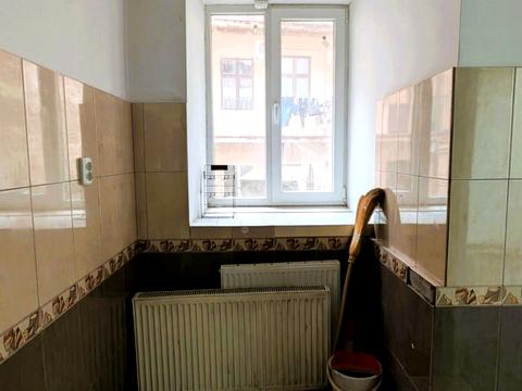 комерційна за адресою Князя Ярослава Осмомисла пл., 10