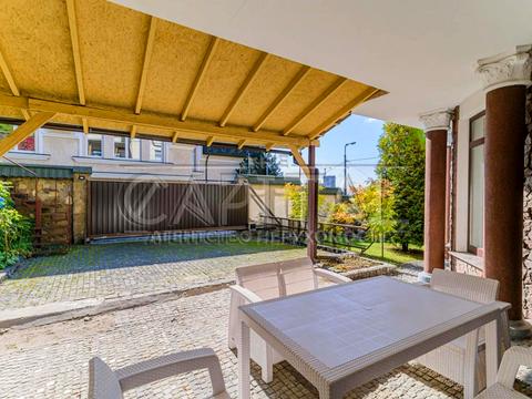 будинок за адресою Павла Загребельного вул. (Миколи Раєвського), 1