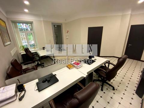 комерційна за адресою Предславинська вул., 30