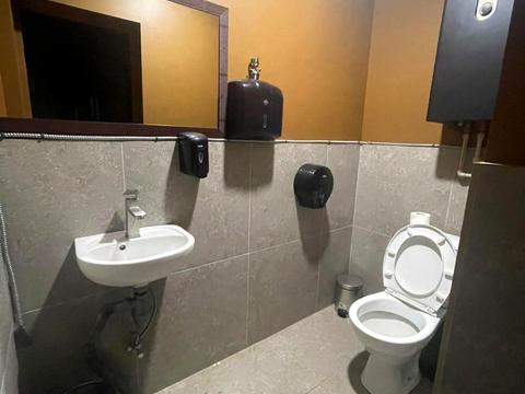 комерційна за адресою Олеся Гончара вул., 4