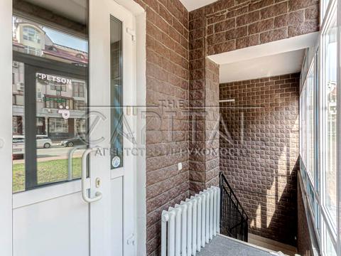 комерційна за адресою Володимира Івасюка просп. (Героїв Сталінграду), 8