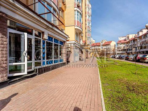 комерційна за адресою Володимира Івасюка просп. (Героїв Сталінграду), 8