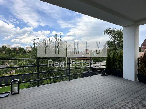 будинок за адресою Листопадна вул.