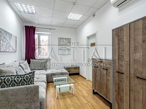 комерційна за адресою Берестейське шосе (Брест-Литовське), 19-А