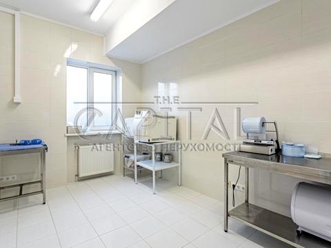 комерційна за адресою Берестейське шосе (Брест-Литовське), 19-А