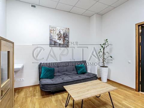 комерційна за адресою Берестейське шосе (Брест-Литовське), 19-А