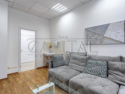 комерційна за адресою Берестейське шосе (Брест-Литовське), 19-А