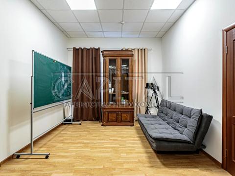 комерційна за адресою Берестейське шосе (Брест-Литовське), 19-А