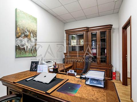 комерційна за адресою Берестейське шосе (Брест-Литовське), 19-А