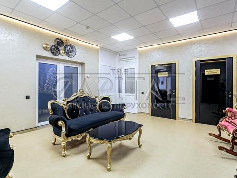 комерційна за адресою Берестейське шосе (Брест-Литовське), 19-А