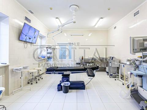 комерційна за адресою Берестейське шосе (Брест-Литовське), 19-А