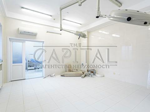 комерційна за адресою Берестейське шосе (Брест-Литовське), 19-А