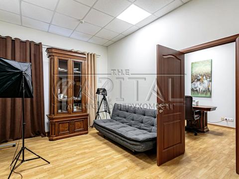 комерційна за адресою Берестейське шосе (Брест-Литовське), 19-А