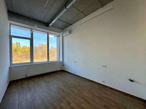 комерційна за адресою Набережна Перемоги вул., 115