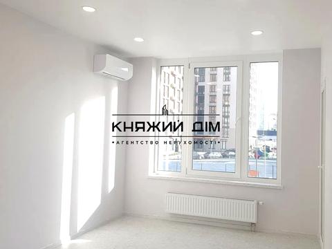 комерційна за адресою Дніпровська набережна вул., 20-Б