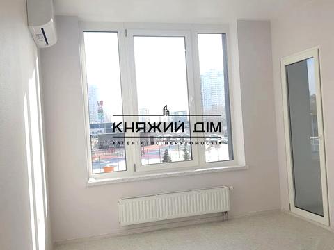 комерційна за адресою Дніпровська набережна вул., 20-Б