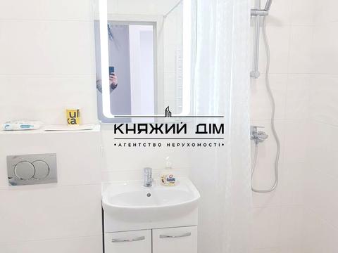 комерційна за адресою Дніпровська набережна вул., 20-Б
