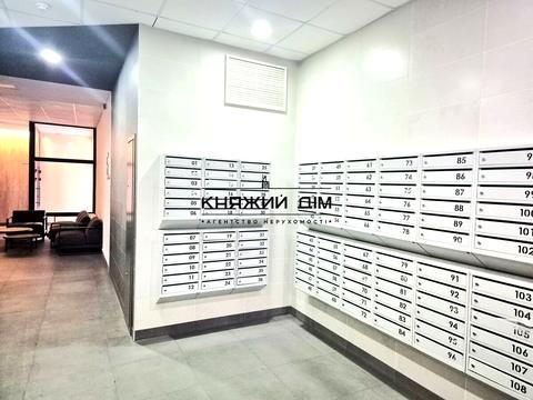 комерційна за адресою Дніпровська набережна вул., 20-Б