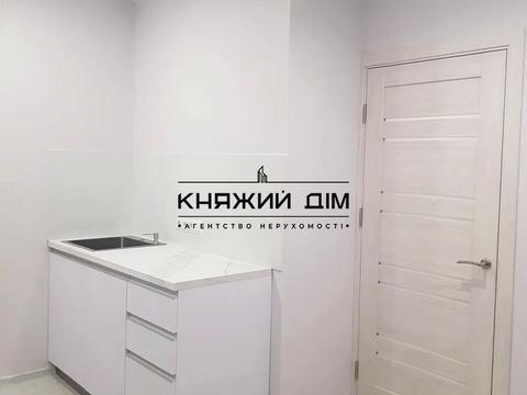 комерційна за адресою Дніпровська набережна вул., 20-Б