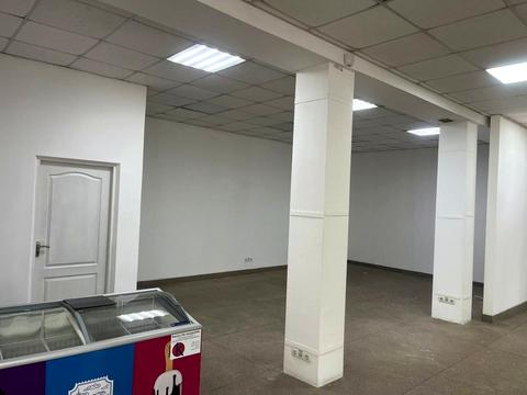 комерційна за адресою Амосова вул. (Корчагінців), 11а