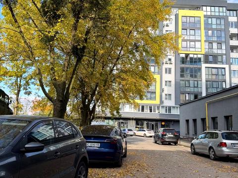 комерційна за адресою Садова вул., 2