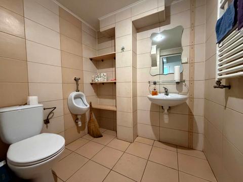 комерційна за адресою Садова вул., 2