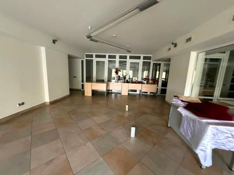 комерційна за адресою Садова вул., 2