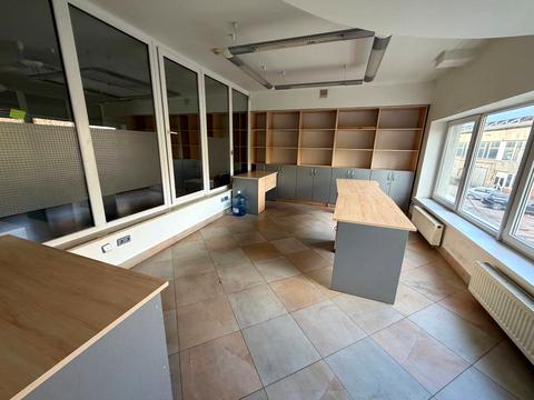 комерційна за адресою Садова вул., 2