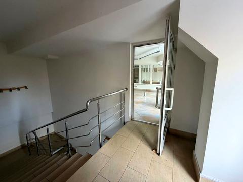 комерційна за адресою Садова вул., 2