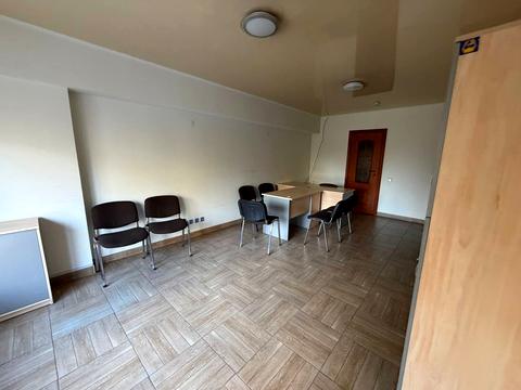 комерційна за адресою Садова вул., 2