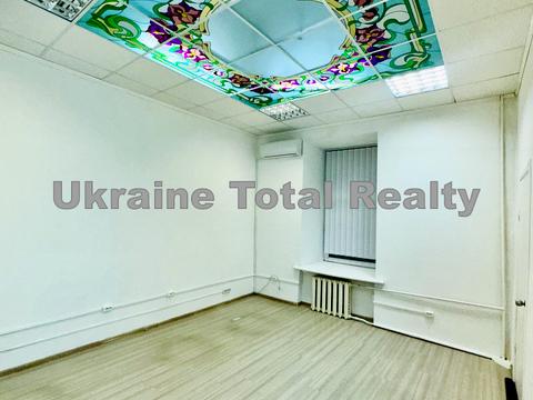 комерційна за адресою Костельна вул., 9