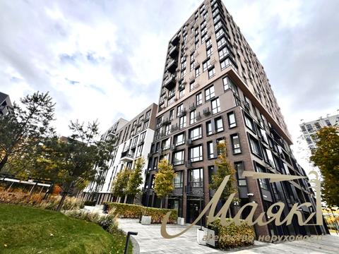 комерційна за адресою Салютна вул., 2-Б