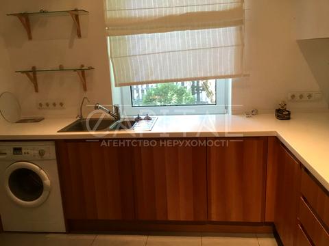 будинок за адресою Добровольчих Батальйонів вул. (Панфіловців)