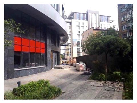 комерційна за адресою Буслівська вул., 12