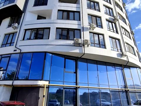 комерційна за адресою Буслівська вул., 12