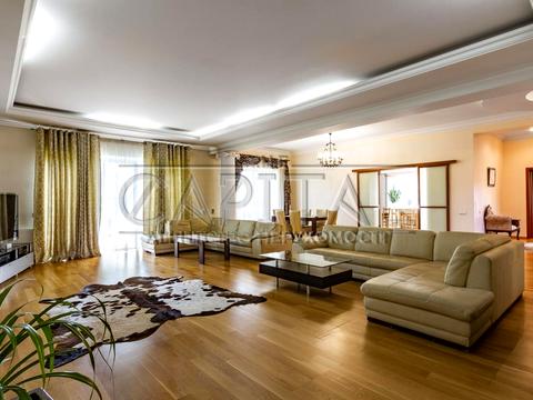 будинок за адресою Першотравнева вул.