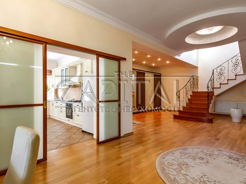 будинок за адресою Першотравнева вул.