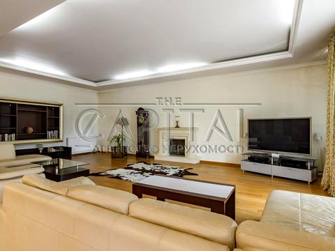 будинок за адресою Першотравнева вул.