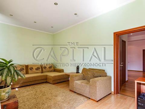 будинок за адресою Першотравнева вул.