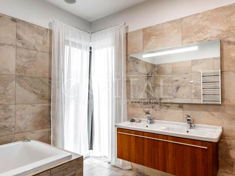 дом по адресу Днепровская набережная ул.