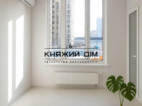 комерційна за адресою Дніпровська набережна вул., 20-Б