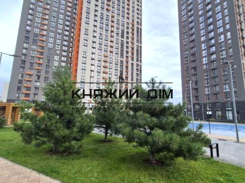 комерційна за адресою Дніпровська набережна вул., 20-Б