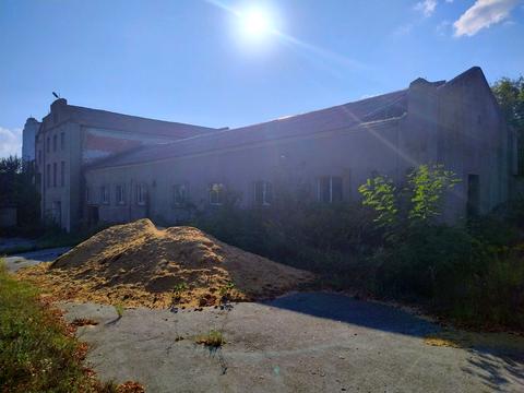 комерційна за адресою Центральна, 90