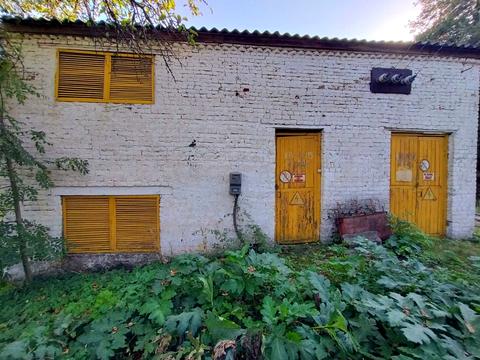 комерційна за адресою Центральна, 90