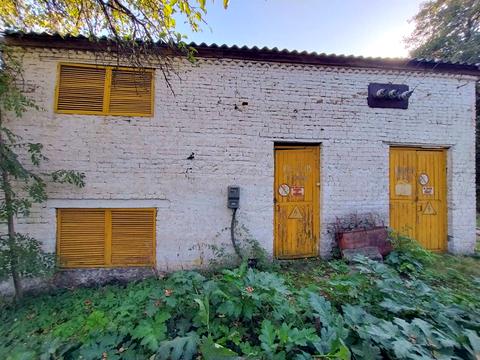 комерційна за адресою Центральна, 90