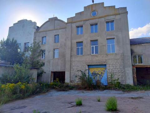 комерційна за адресою Центральна, 90