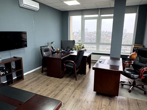 комерційна за адресою Жилянська вул., 68