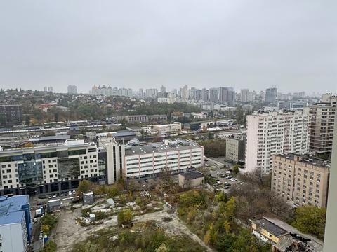 комерційна за адресою Жилянська вул., 68