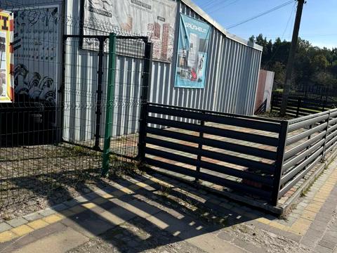 комерційна за адресою Лісова, 1