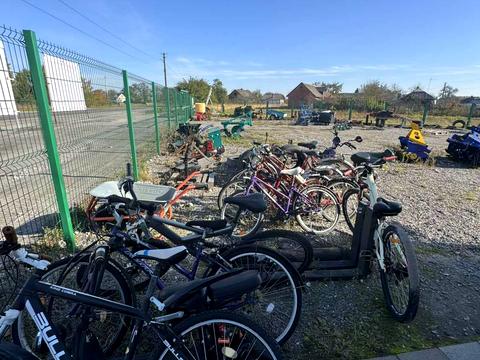 комерційна за адресою Лісова, 1